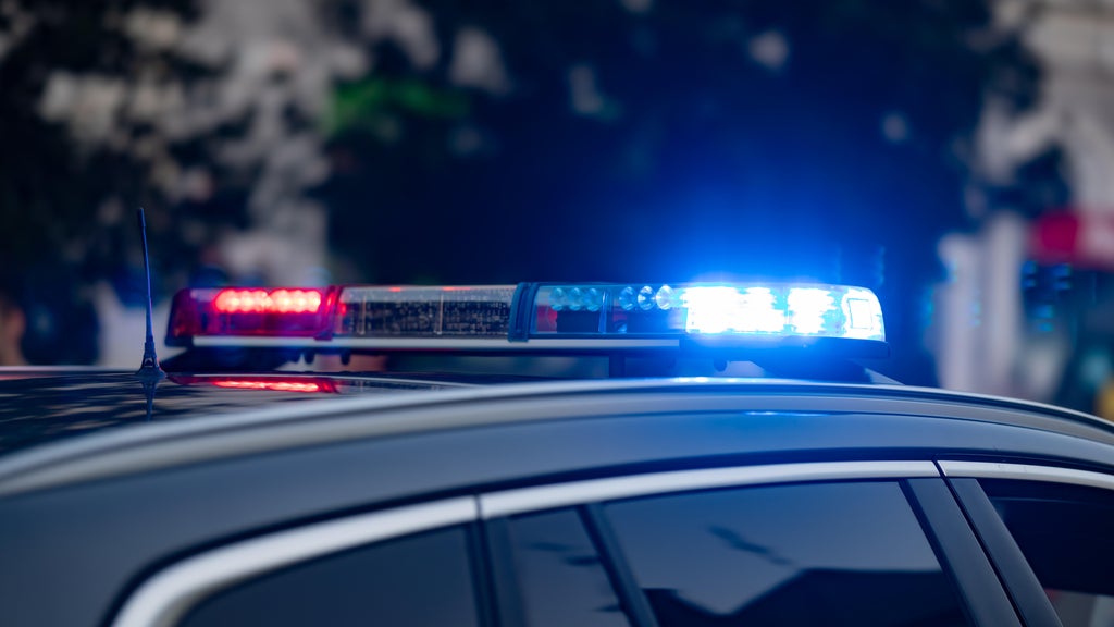 Shelter-in-place issued in Burnsville after shooting injures 1 — WCCO / CBS Minnesota, Orono Community news