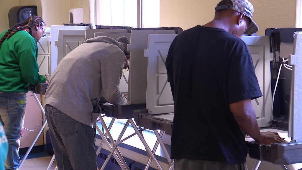Catholic Charities helps Minnesota's unhoused vote ahead of midterms — WCCO / CBS Minnesota, Orono Sports news