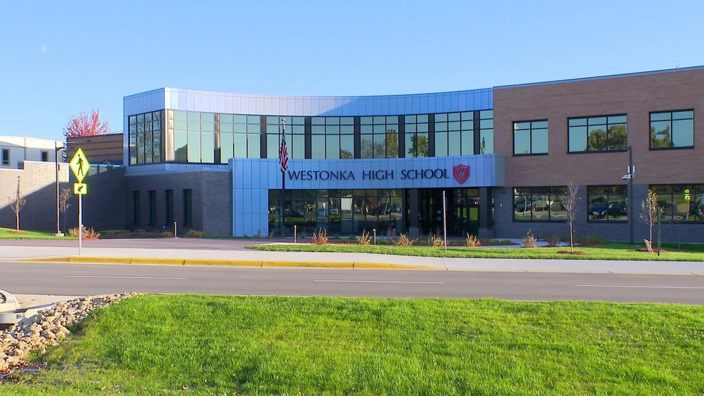 Westonka schools develop AI policymaking group to prepare for evolving technology — WCCO / CBS Minnesota, Orono Technology news