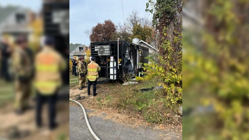 3 adults hospitalized after fire at food truck on St. Paul's east side — WCCO / CBS Minnesota, Orono Dining news