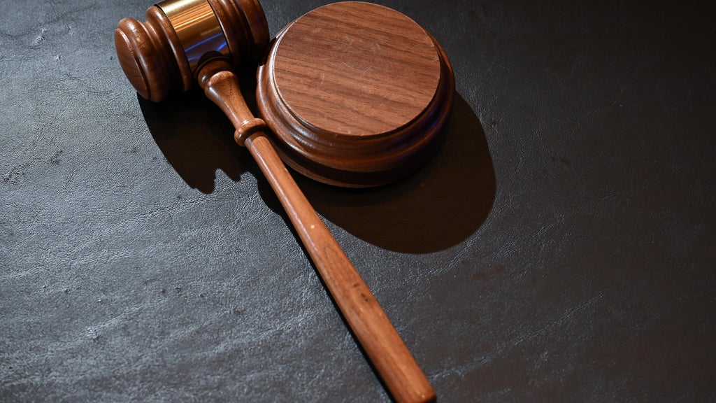 Man tried to pull woman out of her St. Paul apartment window, charges say — WCCO / CBS Minnesota, Orono Health news
