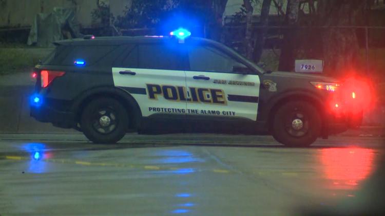 Driver arrested on DWI charge after running red light and crashing into car, police say — KENS 5 (San Antonio), Orono Health news
