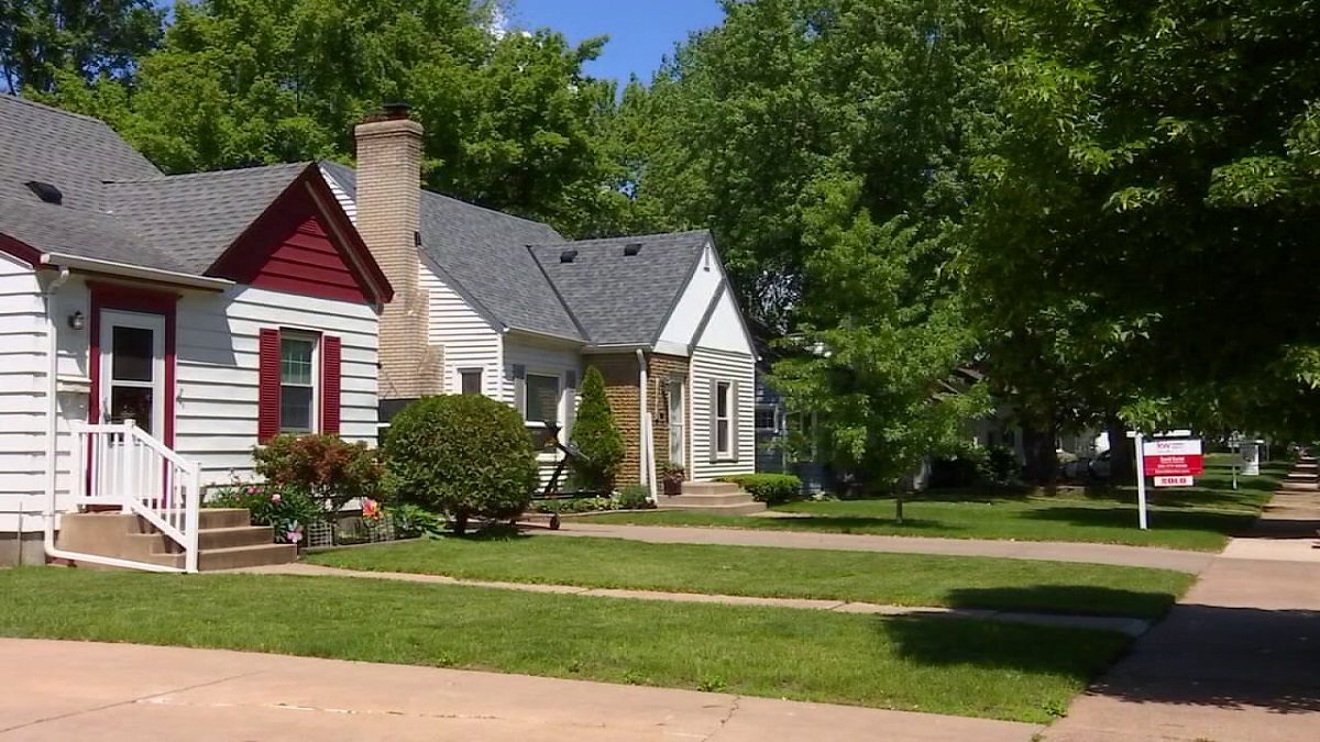 US pending home sales sink near 12-year low as rates top 7%: Report — FOX 9, Orono Real Estate news