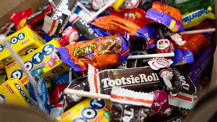 Halloween candy prices jump 8.1% as Americans prepare to spend billions on treats — FOX 9, Orono Community news